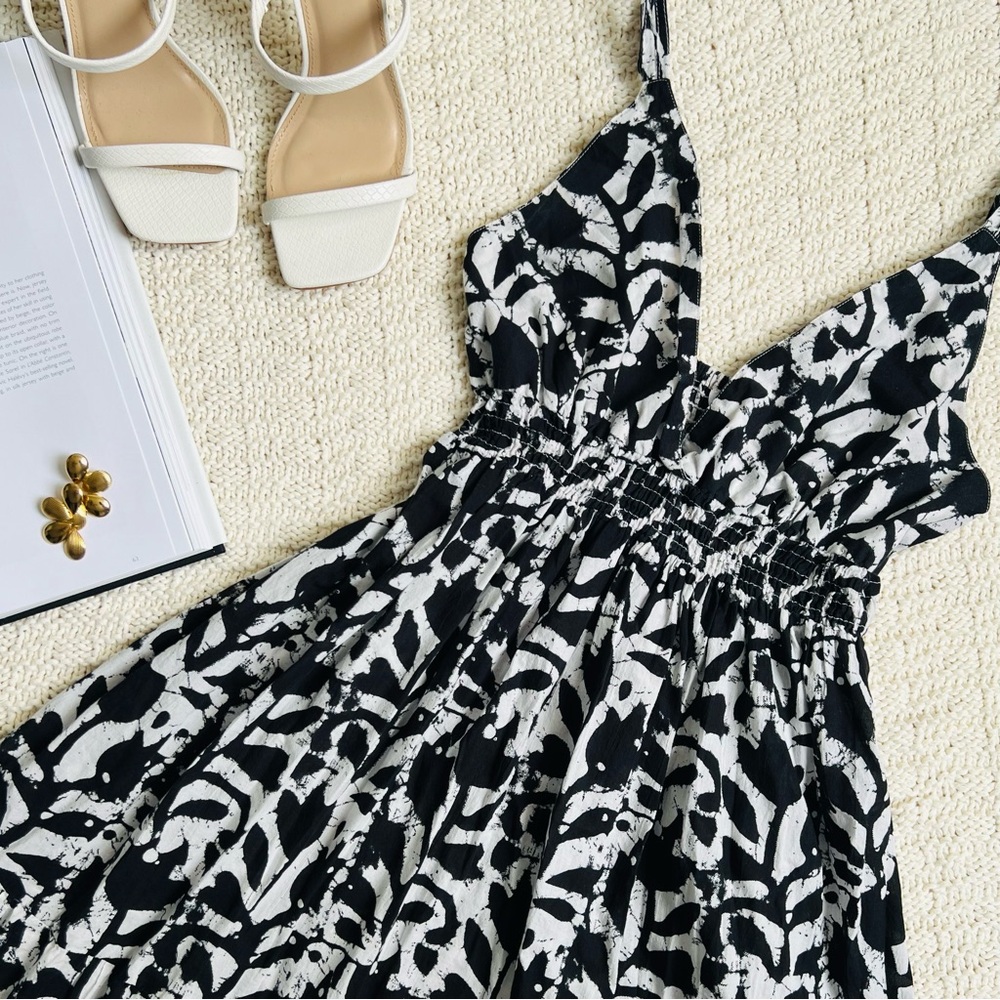 Lora Mojada Floral Maxi Dress | Black & White | Size: S/M | Women - Picture 3 of 6